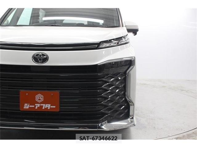 Toyota VOXY 2022-04 6717710-12