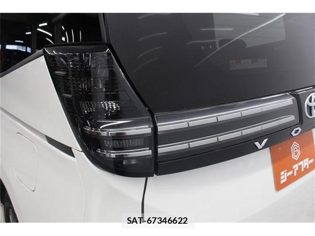 Toyota VOXY 2022-04 6717710-15