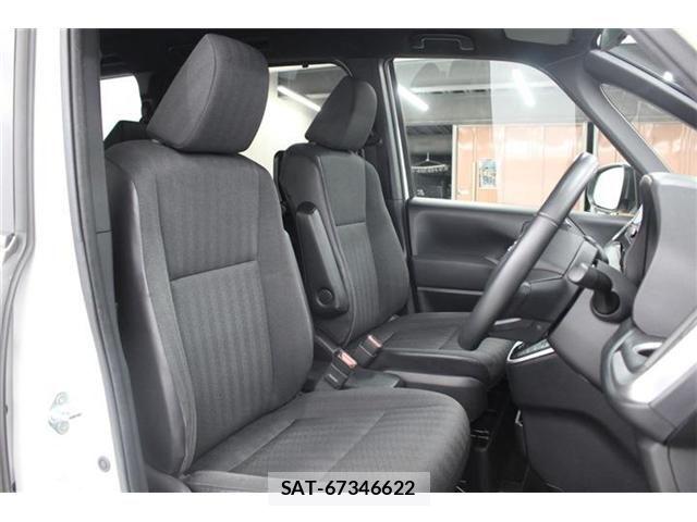 Toyota VOXY 2022-04 6717710-24