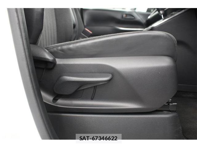 Toyota VOXY 2022-04 6717710-25
