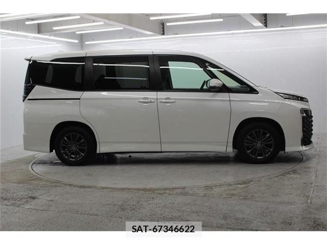 Toyota VOXY 2022-04 6717710-3