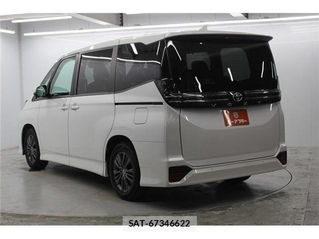 Toyota VOXY 2022-04 6717710-6
