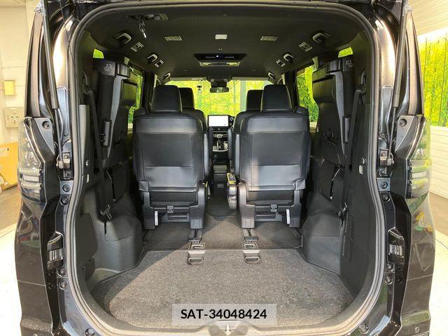 Toyota VOXY 2023-06 6717698-10