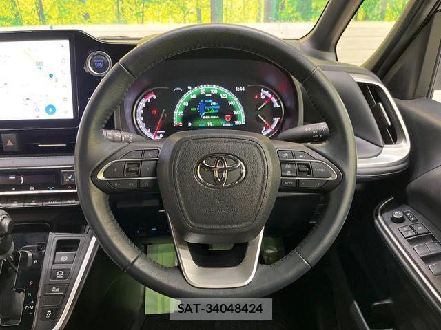Toyota VOXY 2023-06 6717698-11