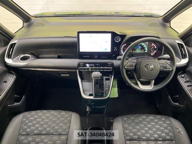 Toyota VOXY 2023-06 6717698-1