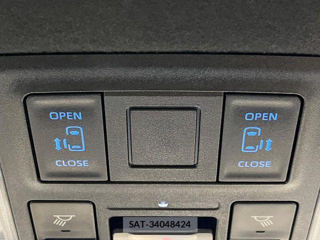 Toyota VOXY 2023-06 6717698-4