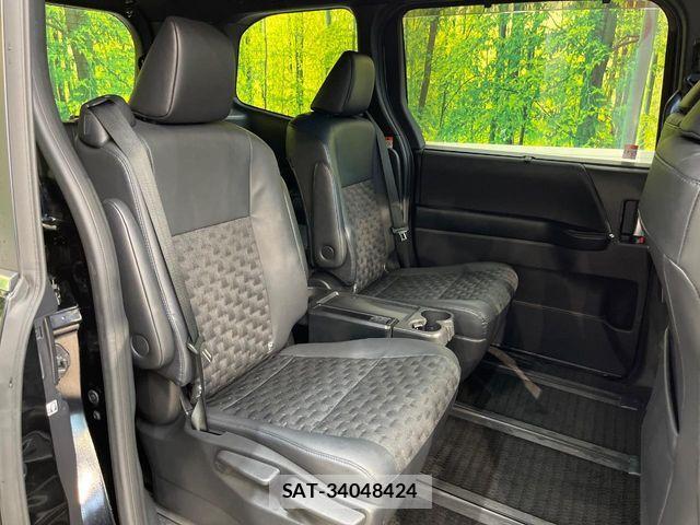 Toyota VOXY 2023-06 6717698-8