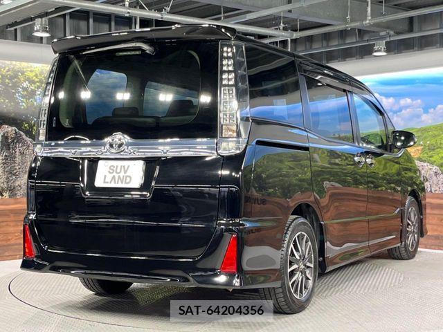 Toyota VOXY 2016-12 6717722-17