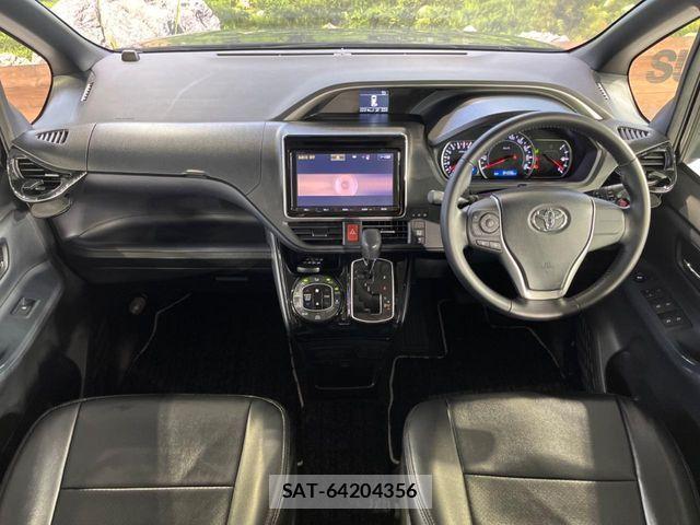 Toyota VOXY 2016-12 6717722-1