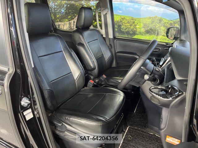 Toyota VOXY 2016-12 6717722-7