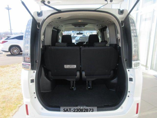 Toyota VOXY 2015-06 6717728-9