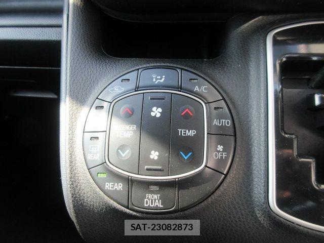 Toyota VOXY 2015-06 6717728-14