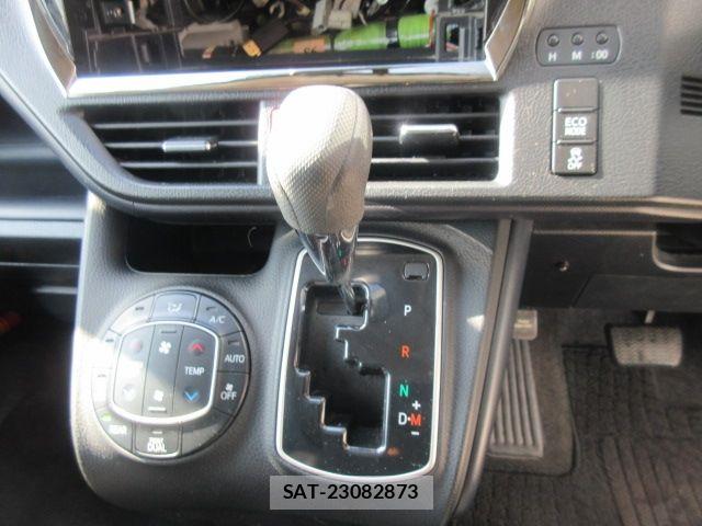 Toyota VOXY 2015-06 6717728-15