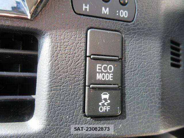 Toyota VOXY 2015-06 6717728-16