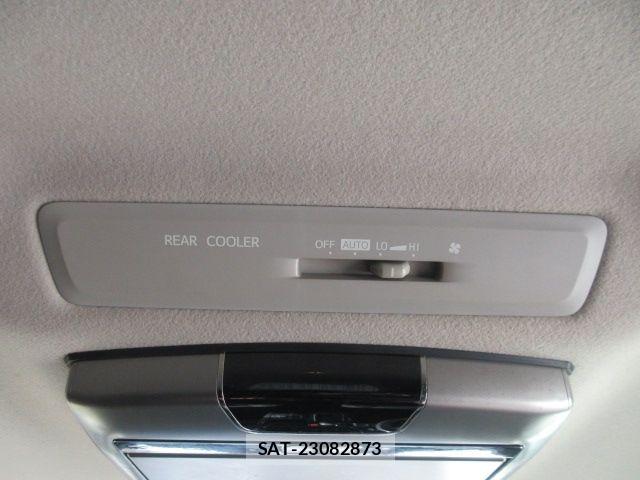 Toyota VOXY 2015-06 6717728-18