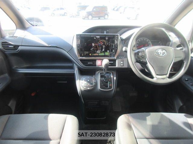 Toyota VOXY 2015-06 6717728-1