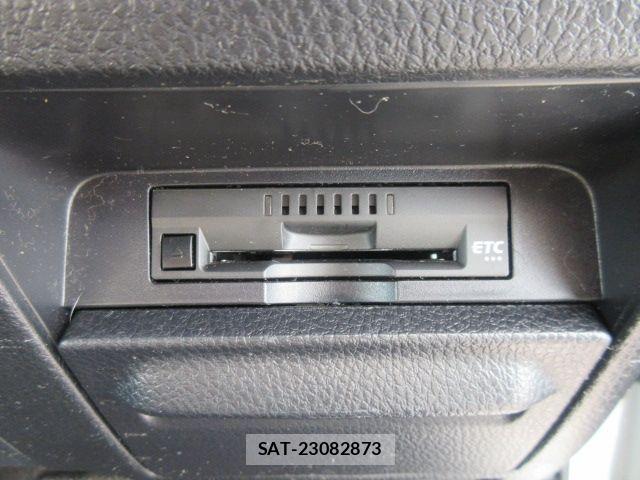 Toyota VOXY 2015-06 6717728-20