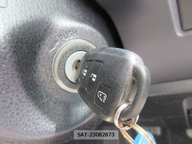 Toyota VOXY 2015-06 6717728-24