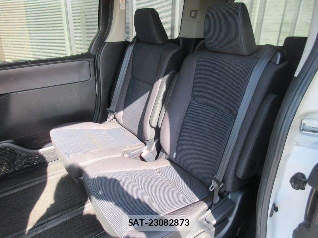 Toyota VOXY 2015-06 6717728-6