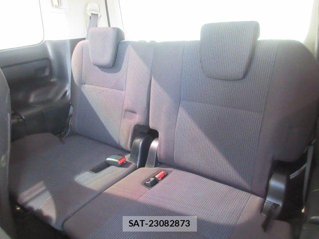 Toyota VOXY 2015-06 6717728-7