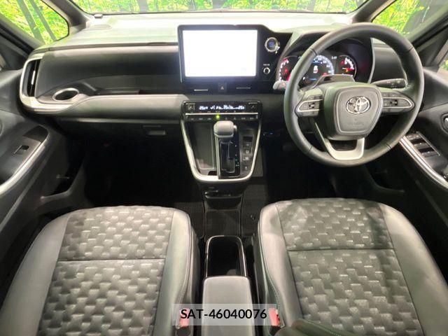 Toyota VOXY 2023-08 6717706-1