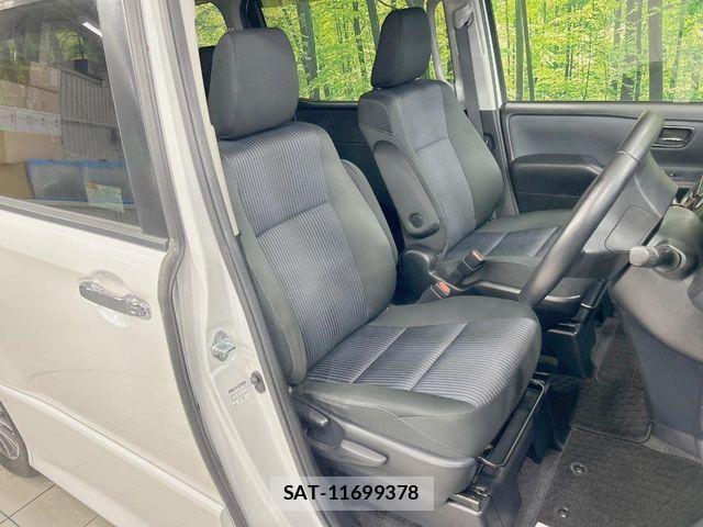 Toyota VOXY 2015-06 6717714-6