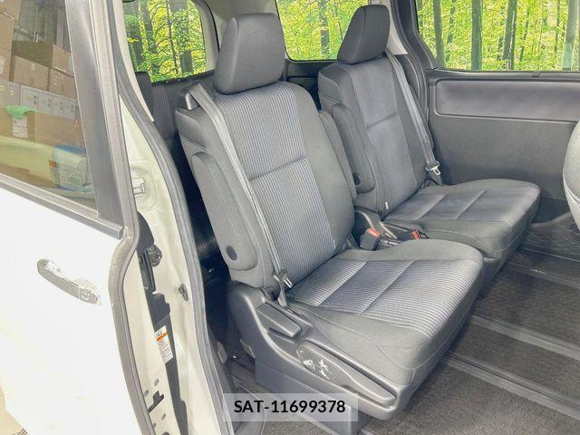 Toyota VOXY 2015-06 6717714-7