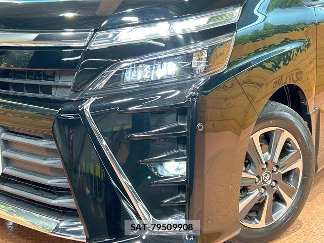 Toyota VOXY 2018-03 6753850-11