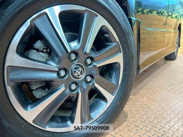 Toyota VOXY 2018-03 6753850-12