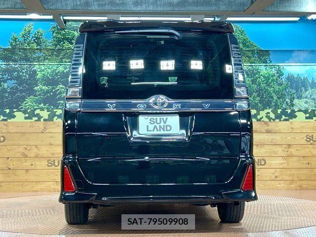 Toyota VOXY 2018-03 6753850-14
