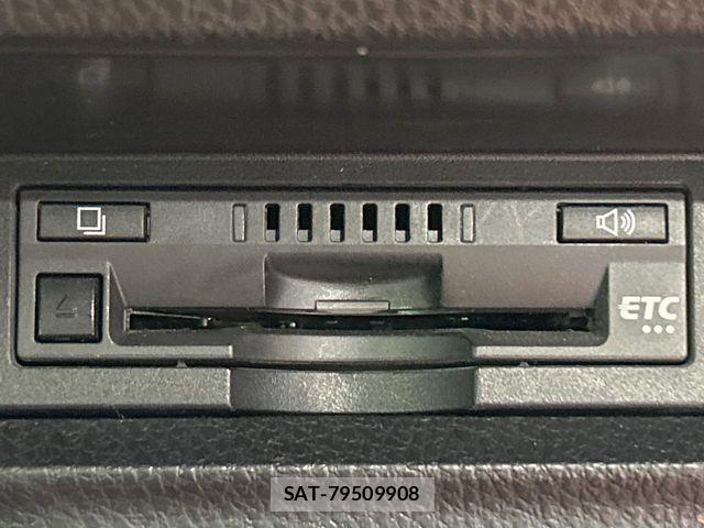 Toyota VOXY 2018-03 6753850-5