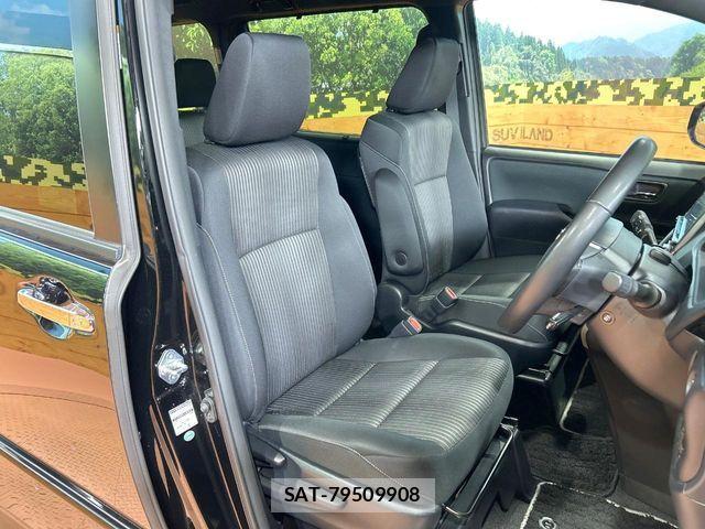 Toyota VOXY 2018-03 6753850-7