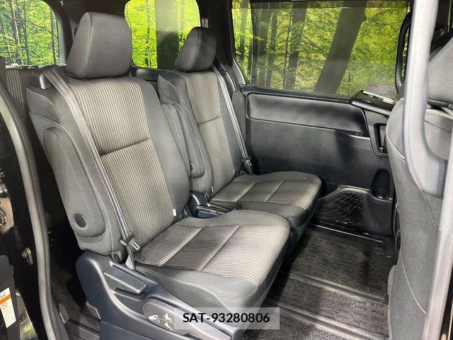 Toyota VOXY 2019-05 6753854-8