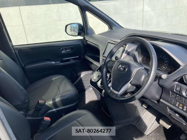 Toyota VOXY 2020-05 6753861-20