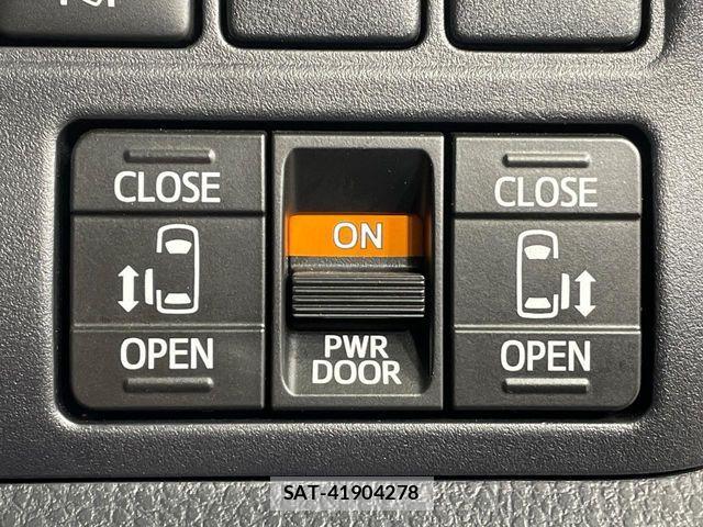 Toyota VOXY 2020-11 6753841-2
