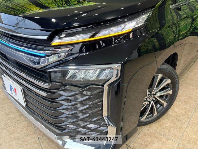 Toyota VOXY 2025-03 6753832-12