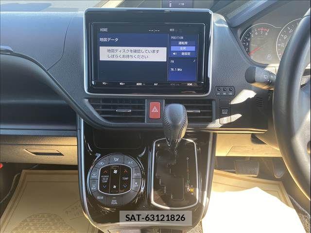 Toyota VOXY 2021-03 6753851-11
