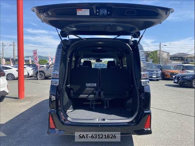 Toyota VOXY 2021-03 6753851-13