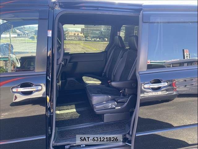Toyota VOXY 2021-03 6753851-5