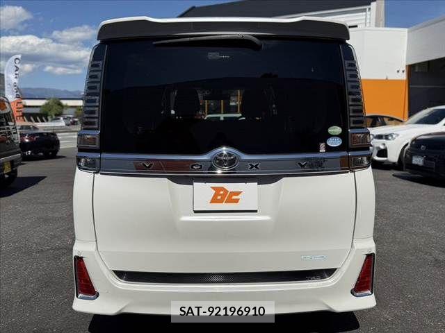 Toyota VOXY 2017-11 6753870-13