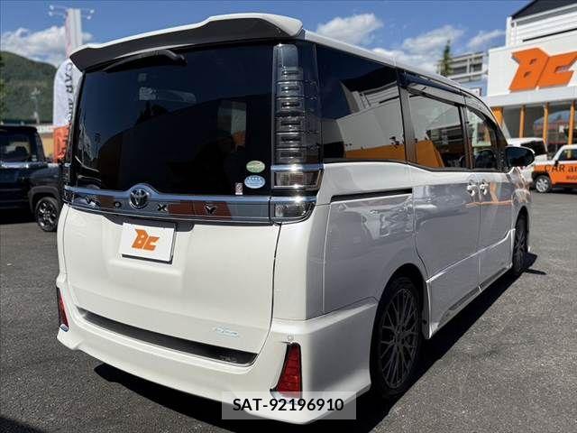 Toyota VOXY 2017-11 6753870-14