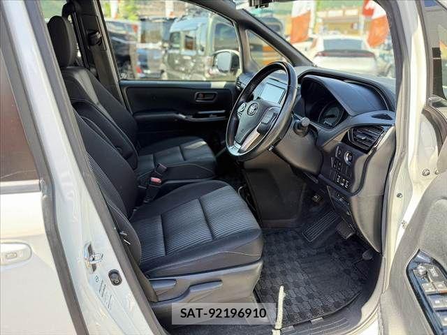 Toyota VOXY 2017-11 6753870-15