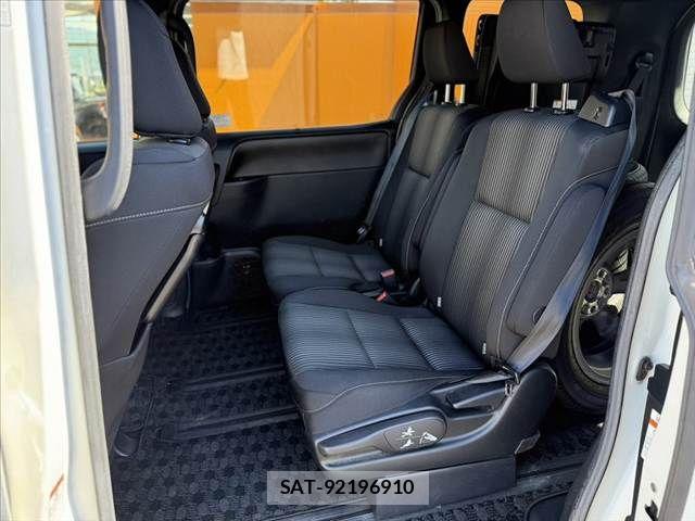 Toyota VOXY 2017-11 6753870-17