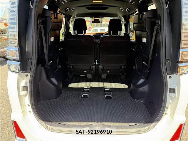 Toyota VOXY 2017-11 6753870-18