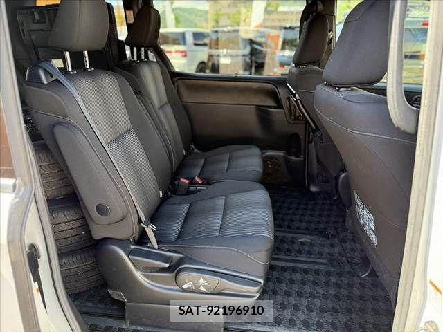 Toyota VOXY 2017-11 6753870-19