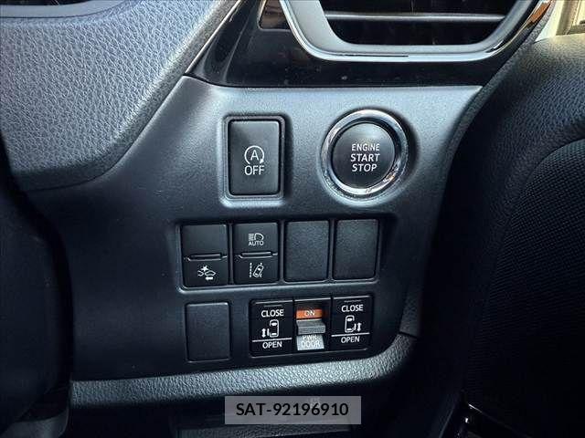 Toyota VOXY 2017-11 6753870-21