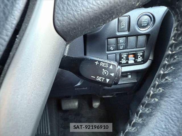 Toyota VOXY 2017-11 6753870-24
