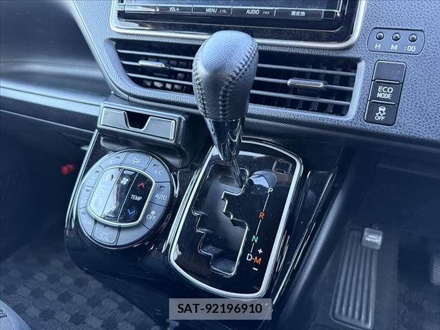 Toyota VOXY 2017-11 6753870-26