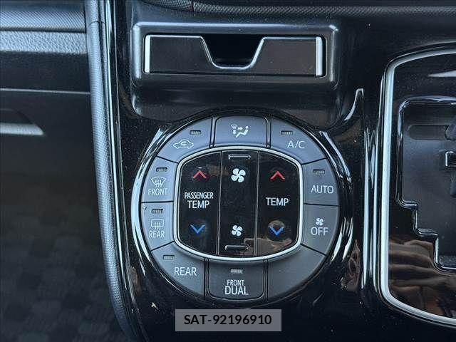 Toyota VOXY 2017-11 6753870-27