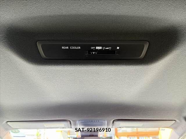 Toyota VOXY 2017-11 6753870-29